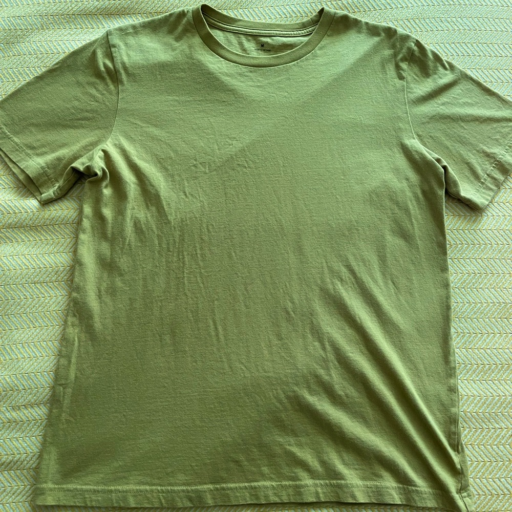 Men’s Uniqlo Short Sleeve T-Shirt Yellow Size: M